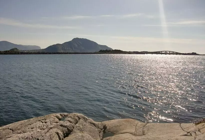 Standard Yhden Hengen Huone, Aalesund Airport