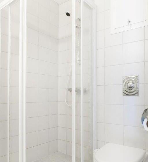 اتاق خانوادگی, Aalesund Airport