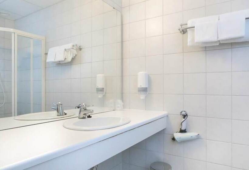 اتاق استاندارد یک نفره, Aalesund Airport