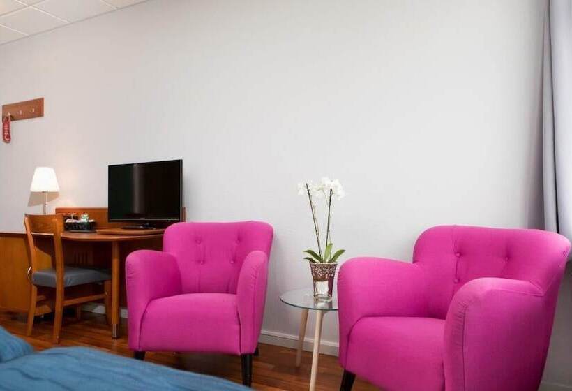 اتاق استاندارد یک نفره, Aalesund Airport