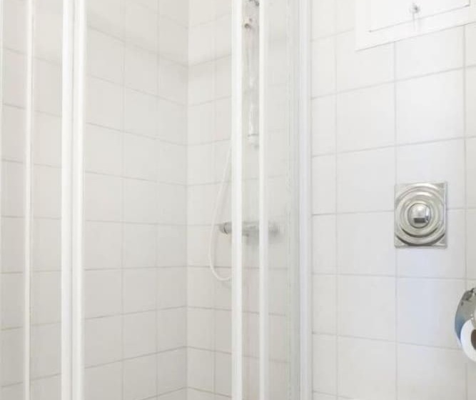 اتاق خانوادگی, Aalesund Airport