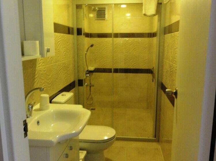 חדר סטנדרט לשלושה, Altinersan