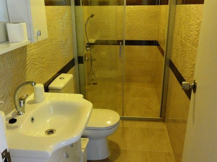 חדר סטנדרט לשלושה, Altinersan