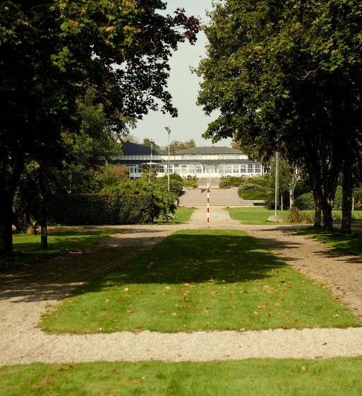 חדר משפחתי, Arnbjerg Pavillonen