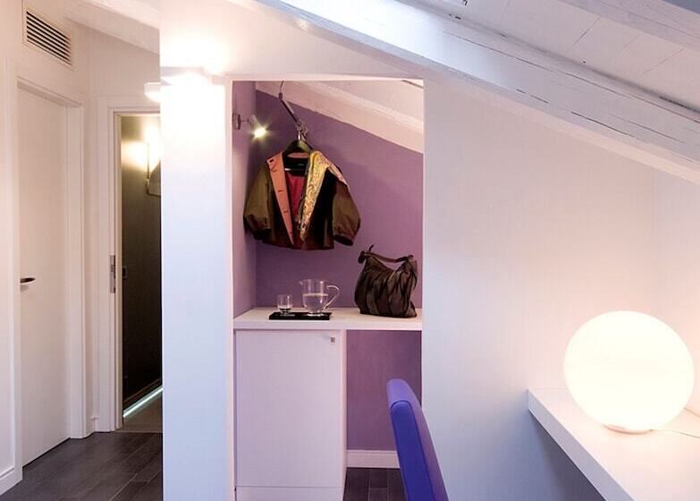 חדר סטנדרט לשלושה, De Rome