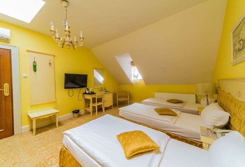Трехместный Номер Superior, Garden Boutique Residence