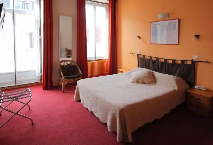 اتاق راحتی, Hôtel Adour