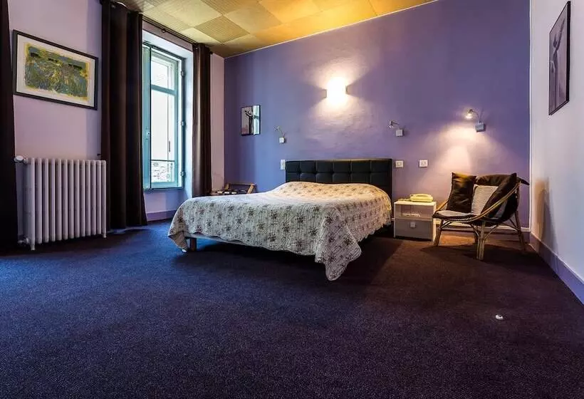 اتاق راحتی, Hôtel Adour