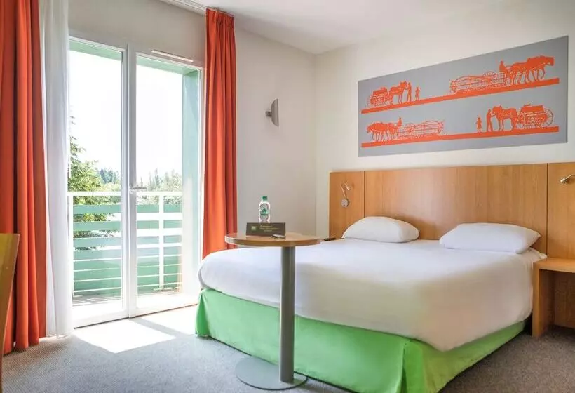 ダブルベッドスタンダードルーム, Ibis Styles Bourbon Lancy