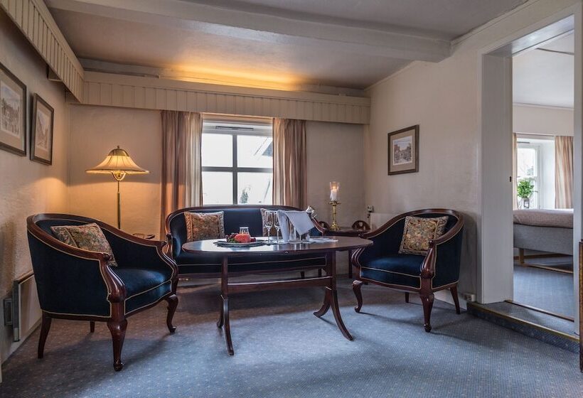 جناح, Kronen Gaard