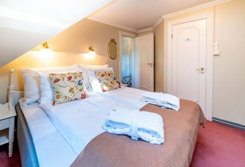 جناح, Kronen Gaard