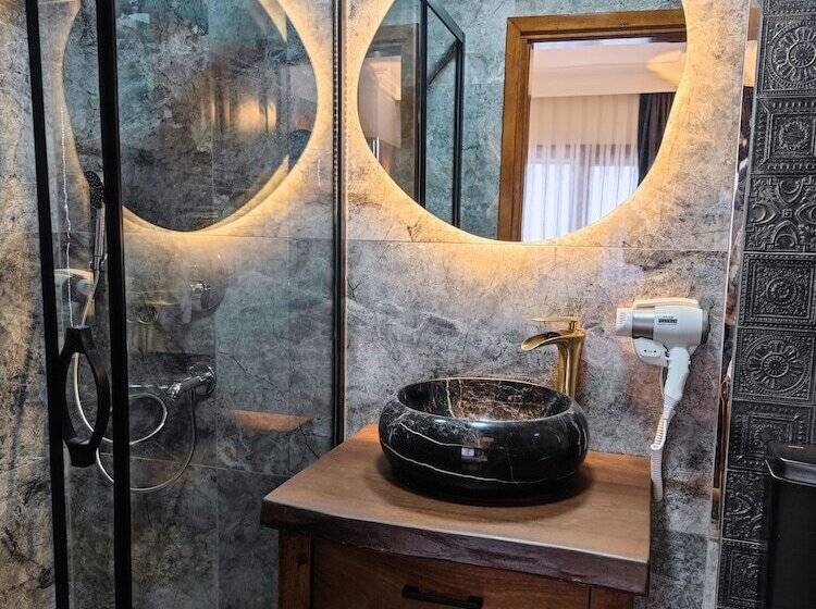 اتاق استاندارد سه نفره, Star