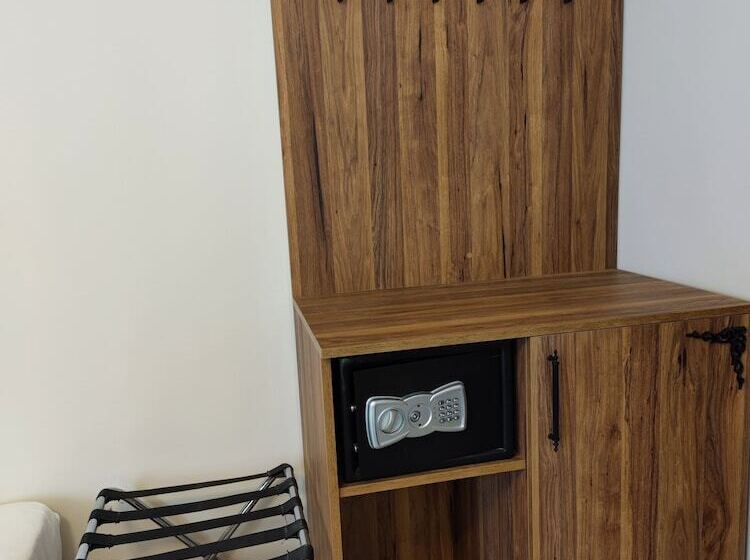 اتاق استاندارد سه نفره, Star