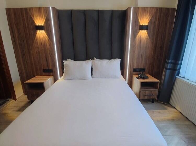 اتاق استاندارد سه نفره, Star