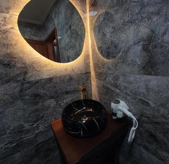 اتاق اکونومی, Star