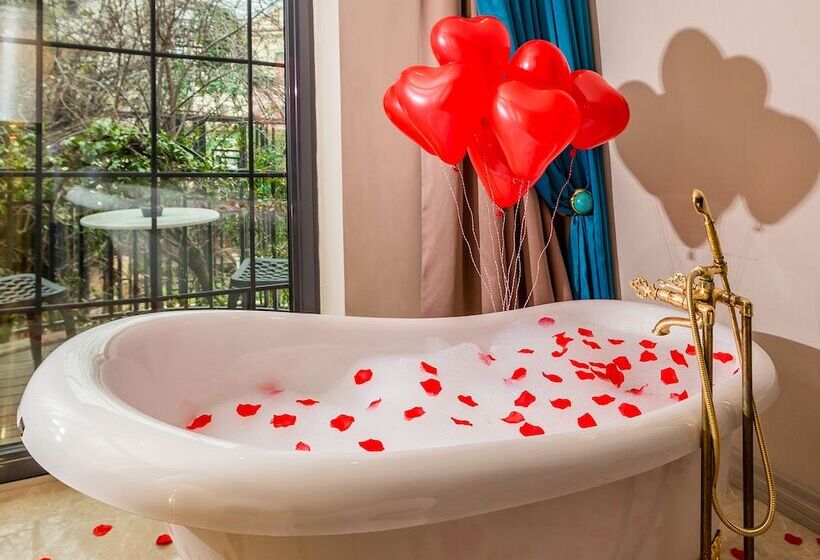 اتاق استاندارد, Sura Design Hotel & Suites