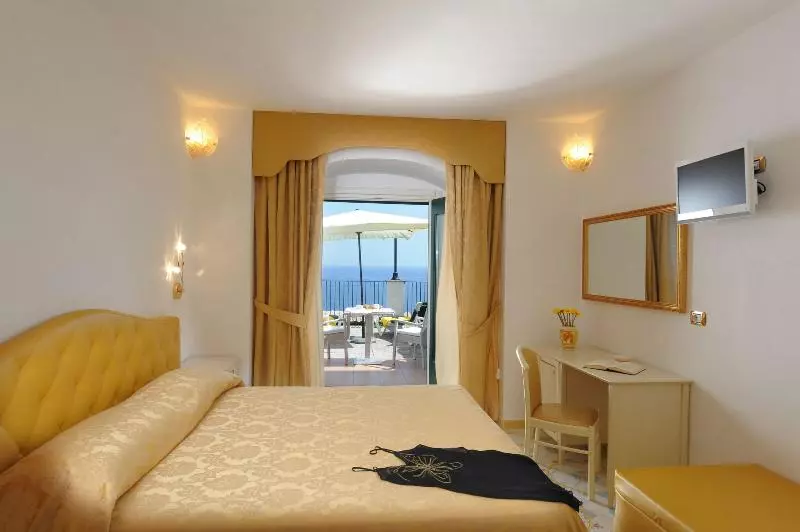 اتاق لوکس با چشم‌انداز دریا, Villa Maria Pia