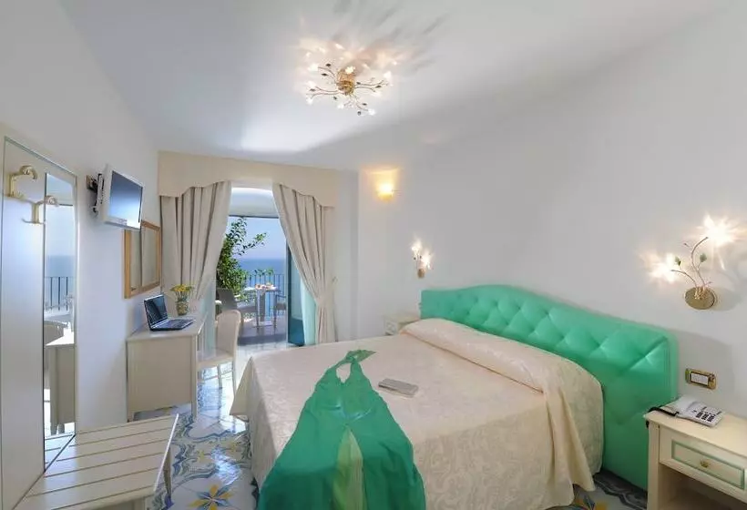 اتاق سوپریور با چشم‌انداز دریا, Villa Maria Pia