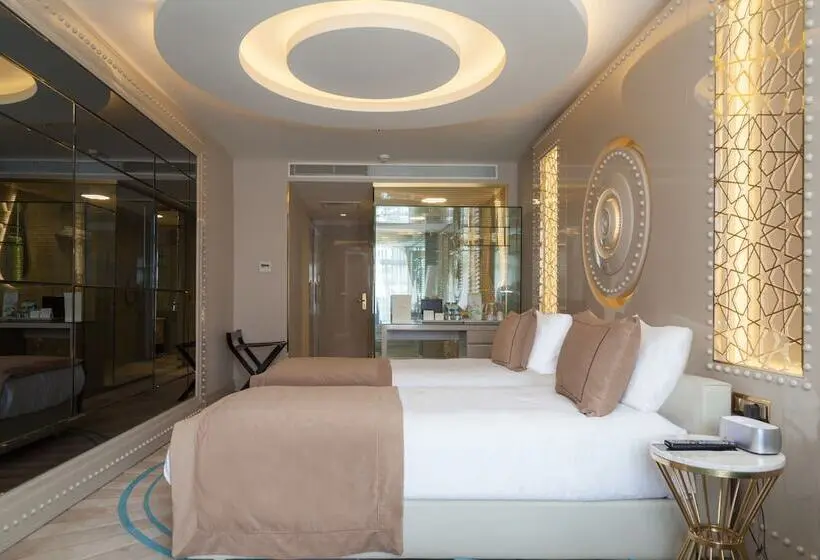 اتاق لوکس سه تخته, Sura Design Hotel & Suites