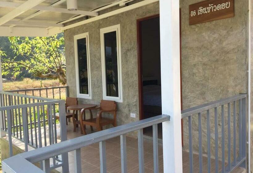 디럭스 트리플 룸, Jeerang Countryside Resort