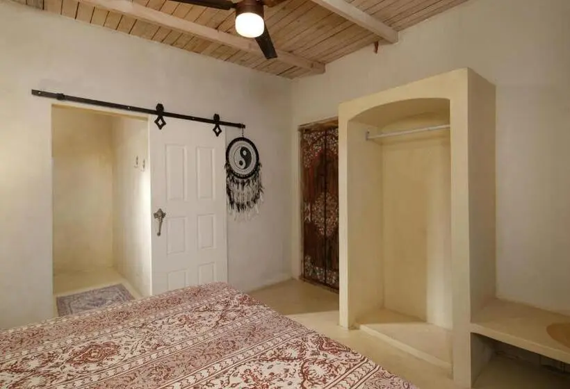 استودیوی لوکس, My Sisters House Female Only