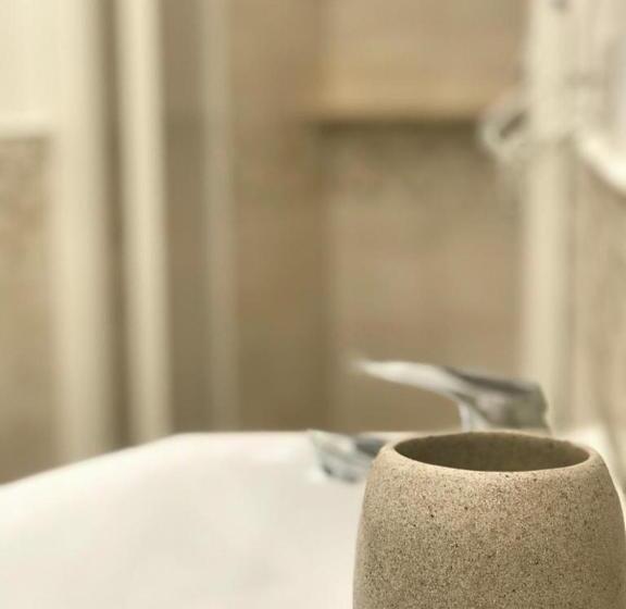 اتاق اکونومی, B&b 40 Steps