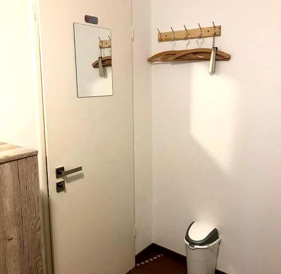 تختخواب در اتاق مشترک, New Hostel Berlin Mitte Free Snack Hot Tea And Coffee