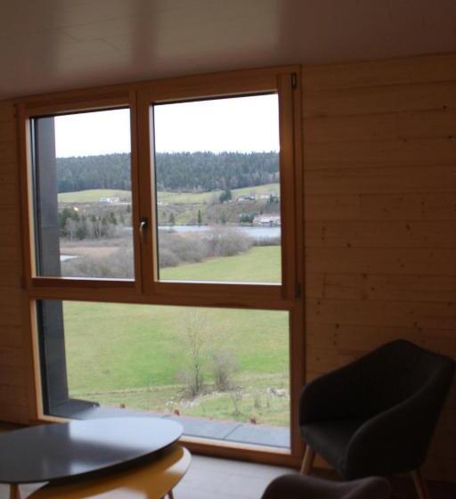 Suite with lake view, L Esca Lac