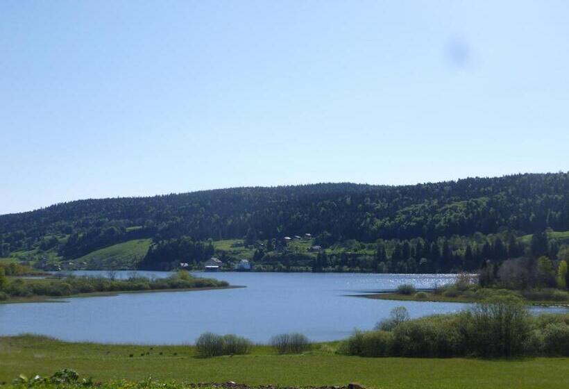 Suite with lake view, L Esca Lac