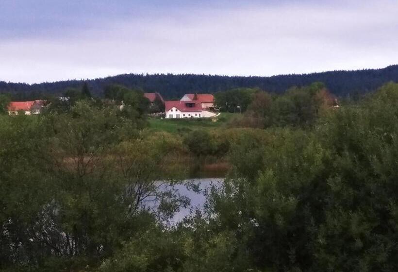 Suite with lake view, L Esca Lac