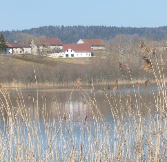 Suite with lake view, L Esca Lac
