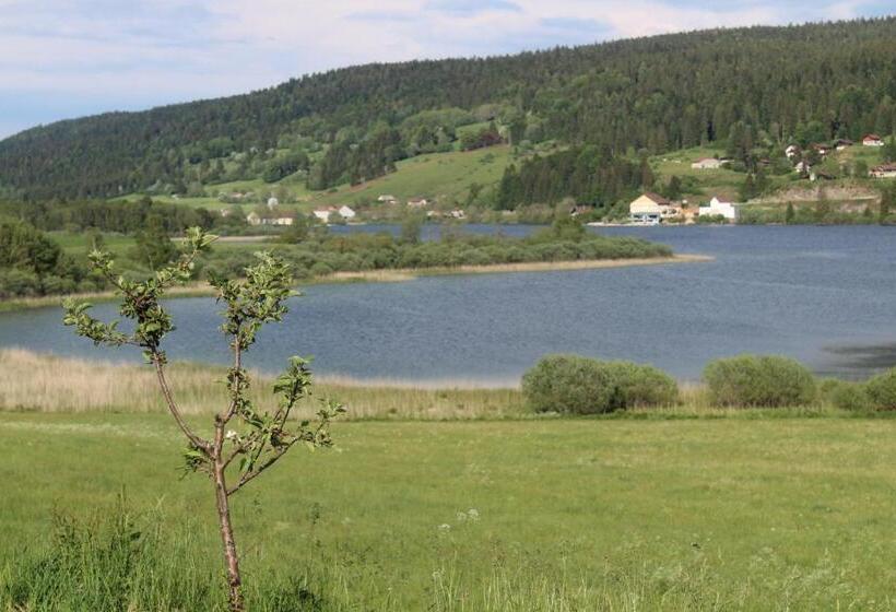 Suite with lake view, L Esca Lac