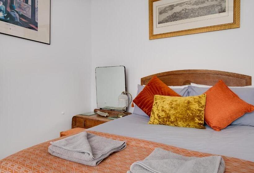 标准工作室带阳台, The Ferryman Art Deco Studios In Central Southsea