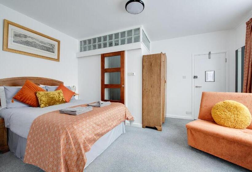 标准工作室带阳台, The Ferryman Art Deco Studios In Central Southsea