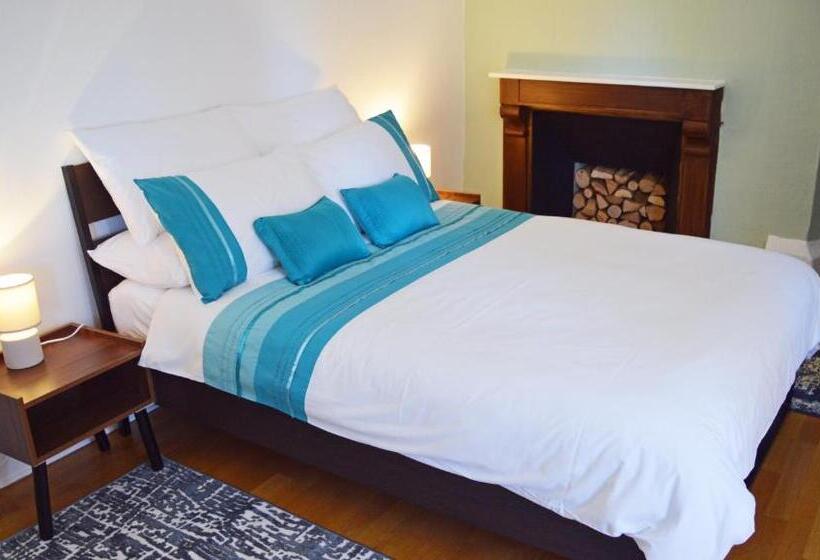 Family Suite, Champ De Foire