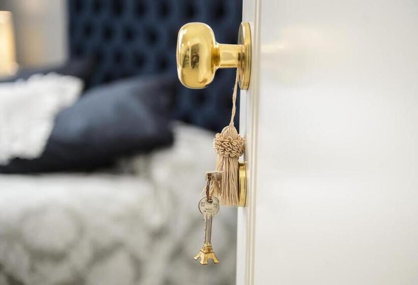 جناح جونيور, Milcovich Suites