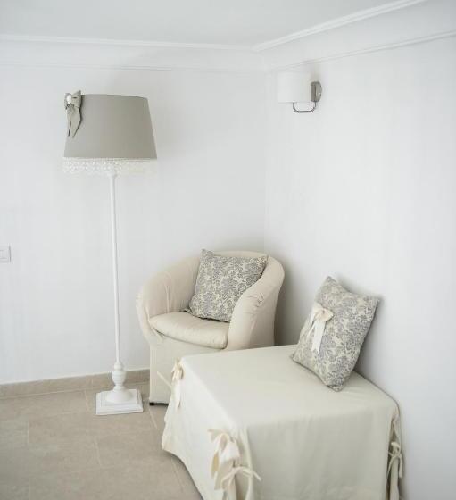 جناح جونيور, Milcovich Suites