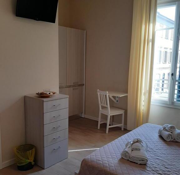 إستوديو ديلوكس, Affittacamere Stazione Empoli