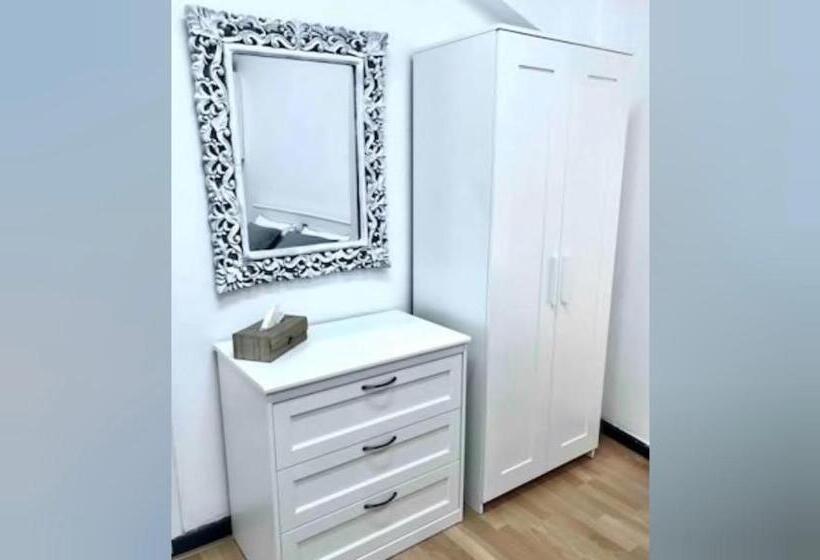 اتاق لوکس, Unique Studios Phaneromenis 41 Down Town Nicosia