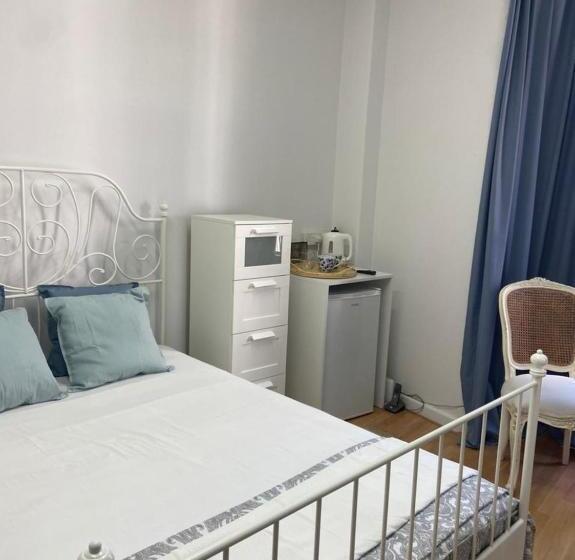 اتاق لوکس, Unique Studios Phaneromenis 41 Down Town Nicosia