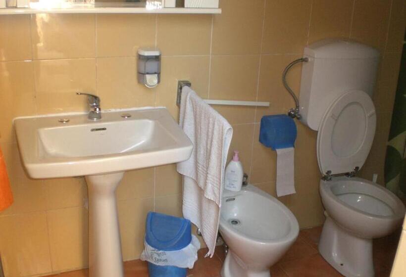 Стандартный внешний трехместный номер с ванной комнатой, B&b Naturista Raggio Di Sole