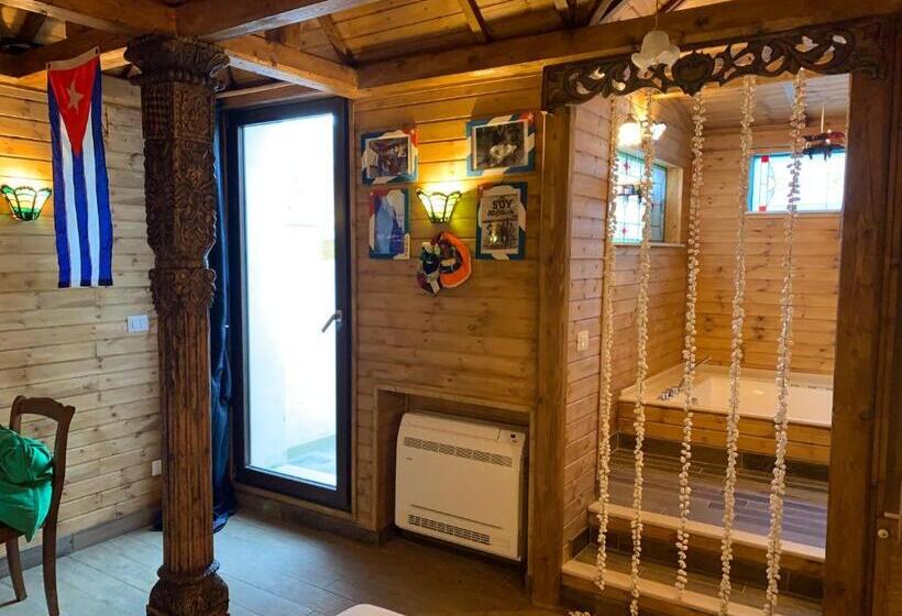 سوئیت با وان آب گرم, La Casa Di Emanuella   Rooms & International Suites