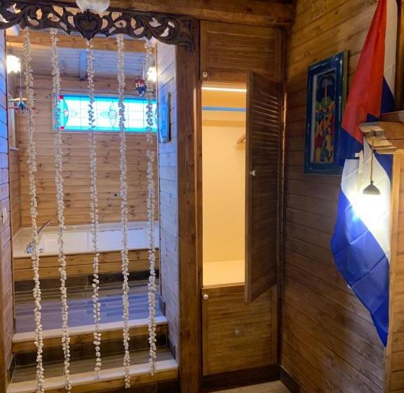 سوئیت با وان آب گرم, La Casa Di Emanuella   Rooms & International Suites