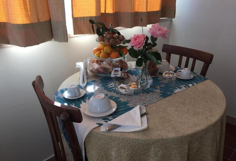 اتاق استاندارد با تخت بزرگ, La Casa Di Emanuella   Rooms & International Suites