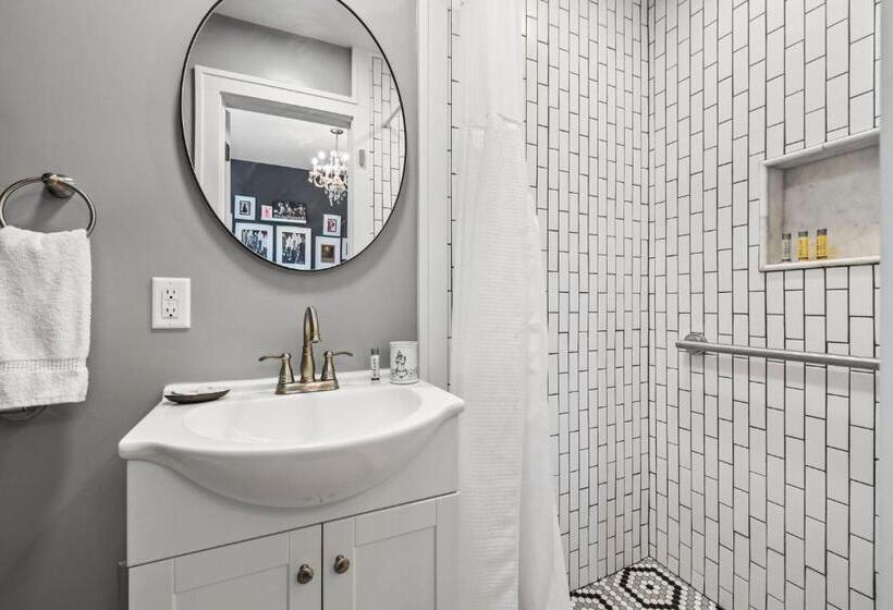 스탠다드 룸, The Kenwood Gables