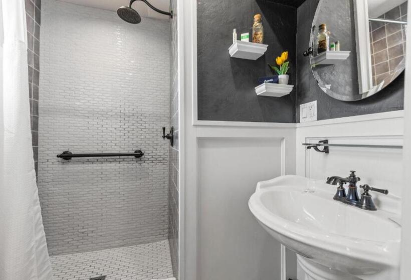 스탠다드 룸, The Kenwood Gables