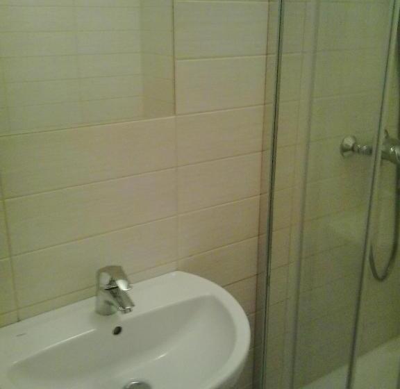 غرفة قياسية, Katica Vendégház