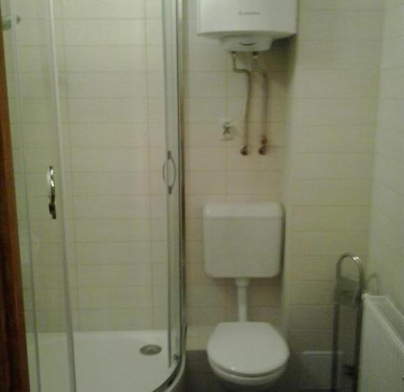 غرفة قياسية, Katica Vendégház