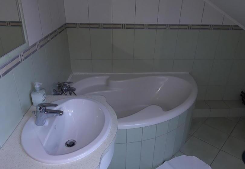 غرفة قياسية رباعية, Katica Vendégház