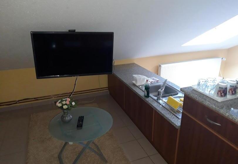 غرفة قياسية رباعية, Katica Vendégház